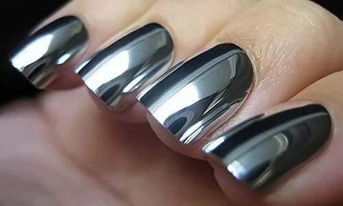 Металлический маникюр (Metallic Nails)