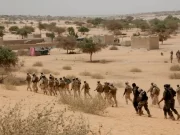 На этой фотографии, сделанной в марте 2015 года, войска Чада и нигерийский спецназ участвуют в учениях «Кремневый замок» вместе с военными США и их западными партнерами в Мао, Чад. Джером Делэй/AP/Файл