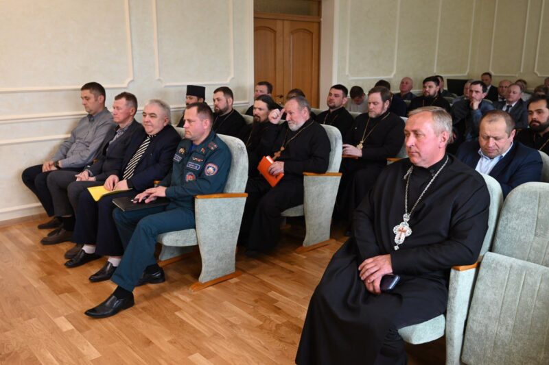 В Столинском райисполкоме прошла встреча с православными, католическими и протестанскими священнослужителями. Фото: ТГ-канал Столинского райисполкома