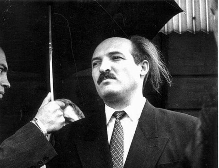 Александр Лукашенко в 1990-х годах. Фото: papaviti.livejournal.com
