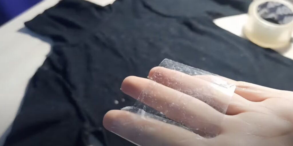 Используйте скотч Как убрать шерсть с одежды: используйте скотч
