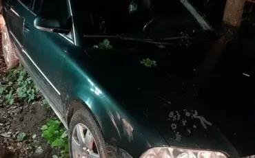 Автомобиль, на котором пытался уехать предполагаемый контрабандист. Фото: VSAT Автомобиль, на котором пытался уехать предполагаемый контрабандист. Фото: VSAT