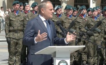 Скриншот: архивная видеозапись выступления в Кракове