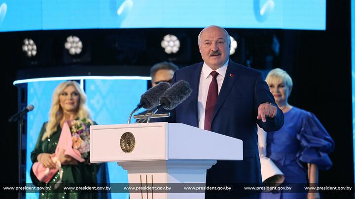 Александр Лукашенко на открытии фестиваля Славянский Базарр в Витебске. 11 июля 2024 года. Фото: пресс-служба политика Александр Лукашенко на открытии фестиваля Славянский Базарр в Витебске. 11 июля 2024 года. Фото: пресс-служба политика