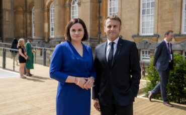 Светлана Тихановская и Эммануэль Макрон в Великобритании 18 июля 2024 года. Фото: x.com/Tsihanouskaya