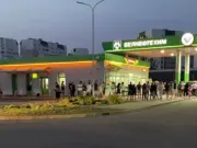 Очередь на АЗС за водой или подзарядить мобильник