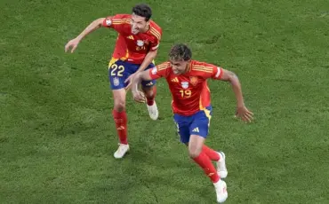 Хесус Навас и Ламин Ямаль. Фото: Ariel Schalit / AP