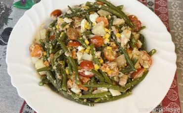 Салат со стручковой фасолью и тунцом