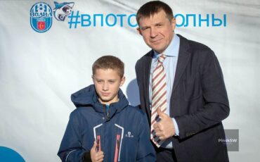 Виталей Кутузов с юным игроком