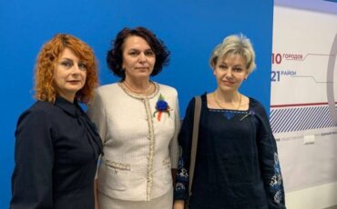 Людмила Мороз в центре. Фото из соцсетей