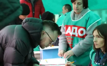 Пикет по сбору подписей за Лукашенко. Фото: БЕЛТА