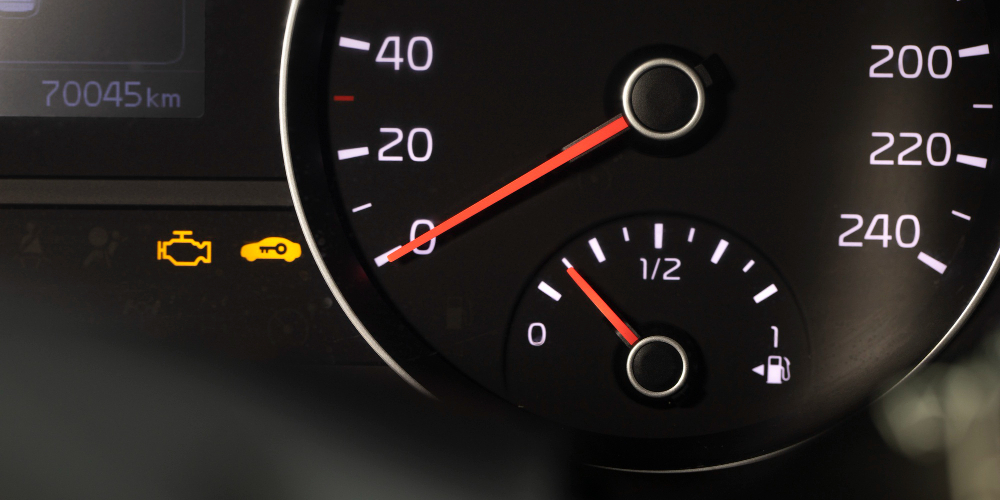 Если загорается индикатор Check Engine, это может говорить о том, что двигатель троит