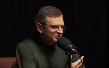 Бывший украинский министр Дмитрий Кулеба на канале «Комик плюс историк». Скриншот видео