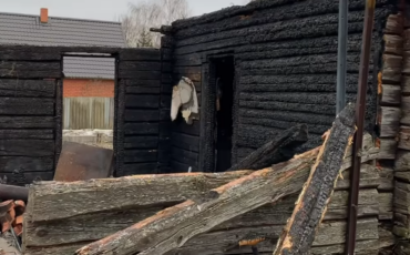 Дом после пожара семьи