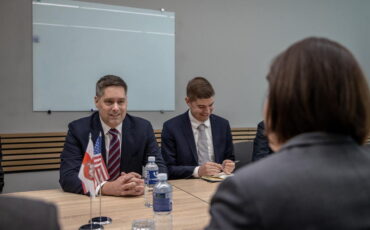 Крис Смит 13 февраля 2025 года в Вильнюсе. Фото: t.me/tsikhanouskaya