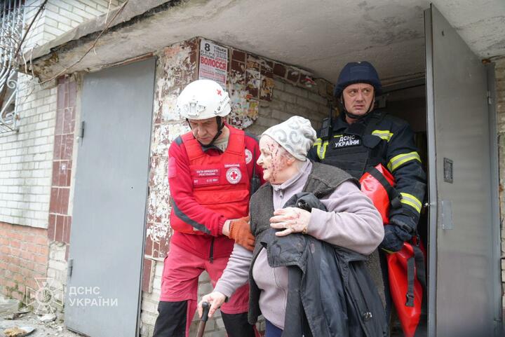 Последствия российского ракетного удара по Сумам. Фото: пресс-служба ГСЧС Украины