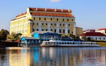 Прогулочный теплоход, Пинск