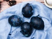 Как сделать «космические» яйца на Пасху