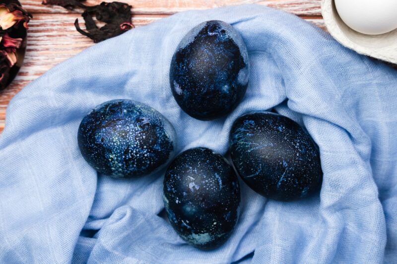 Как сделать «космические» яйца на Пасху