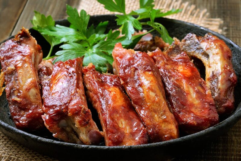 Свиные рёбра в рукаве в духовке