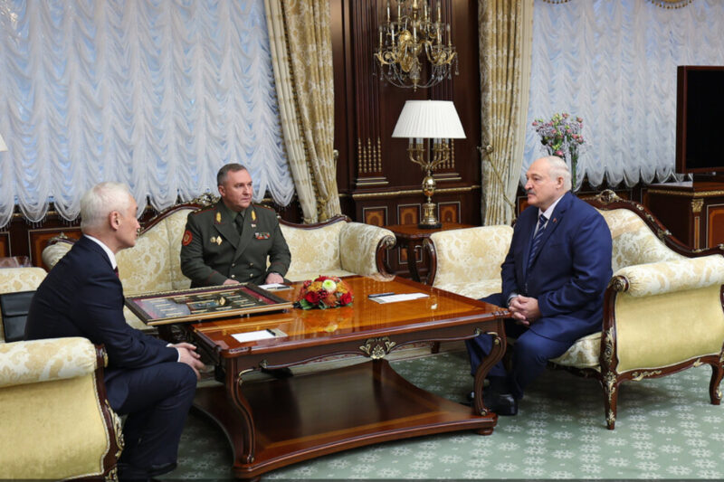 Александр Лукашенко и глава Минобороны РФ Андрей Белоусов (Минск, 16 мая 2025 года) Фото: пресс-служба Лукашенко