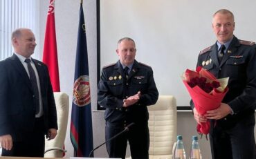 Владимира Жигара личному составу представил замачальника УВД Брестского облисполкома Андрей Студеничник. Напутствия дал председатель райисполкома Александр Савина. Фото: ТГ 