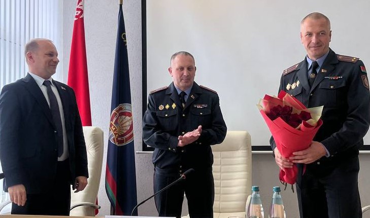 Владимира Жигара личному составу представил замачальника УВД Брестского облисполкома Андрей Студеничник. Напутствия дал председатель райисполкома Александр Савина. Фото: ТГ 