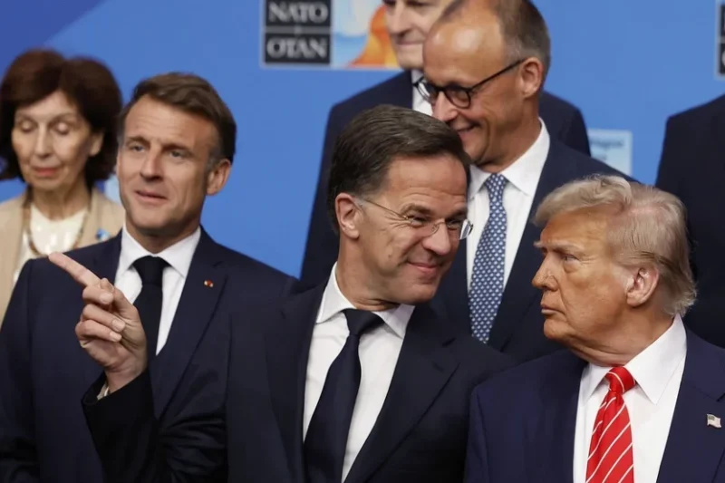 Марк Рютте и Дональд Трамп на саммите НАТО в Гааге. Фото: Geert Vanden Wijngaert / AP