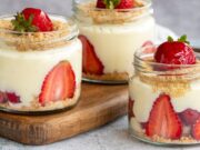 десерт с клубникой