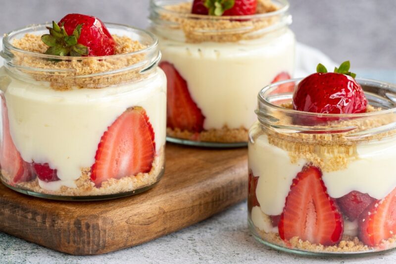 десерт с клубникой