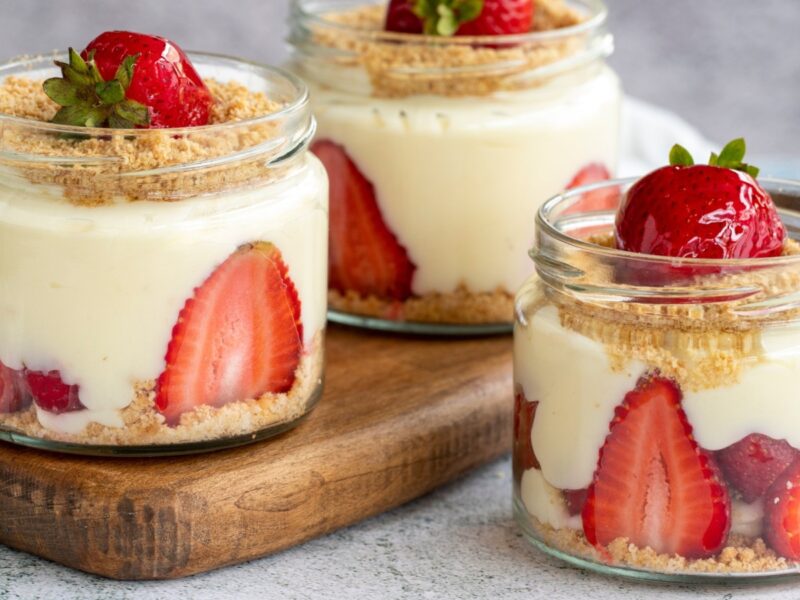 десерт с клубникой