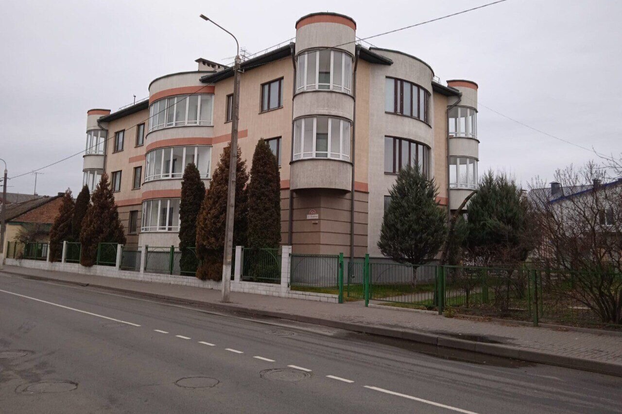 элитный 9-квартирный дом в историческом центре, автономное газовое отопление, закрытый двор и стоянка 