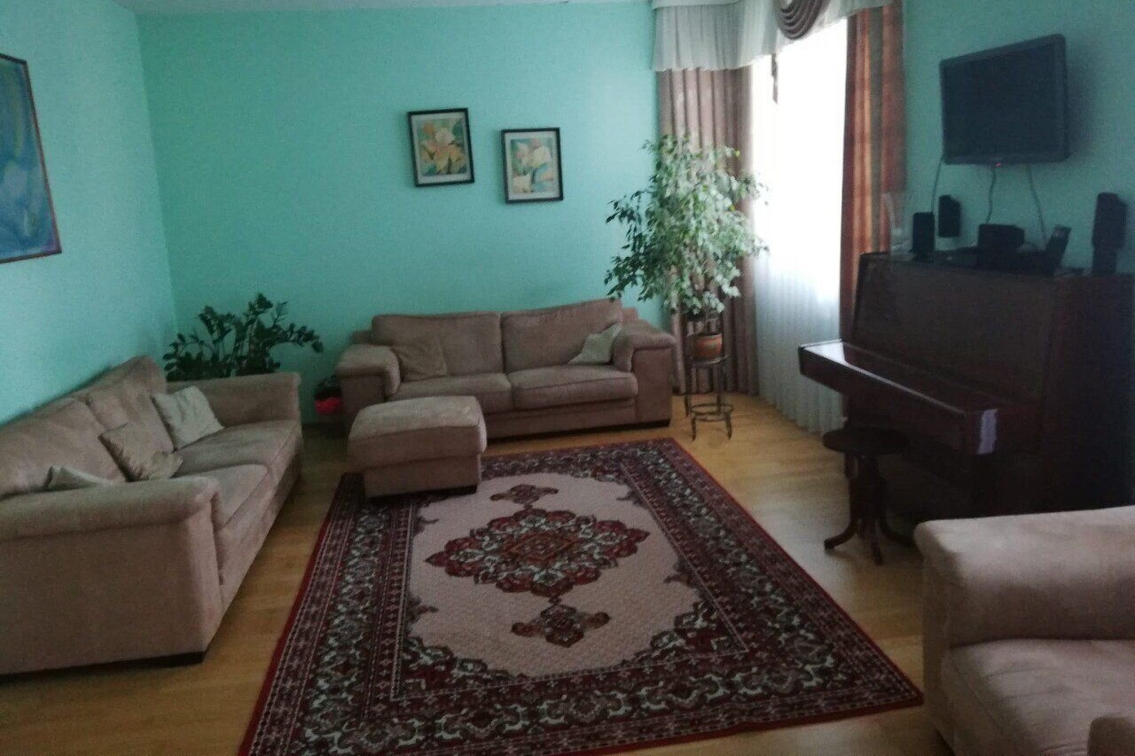 Гостинная дома по ул Кирова в Пинске