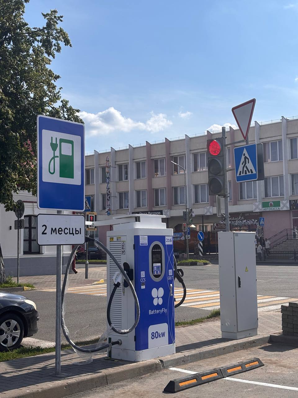 На стоянке возле перекрестка ул.Коржа/Белова 