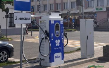 На стоянке возле перекрестка ул.Коржа/Белова