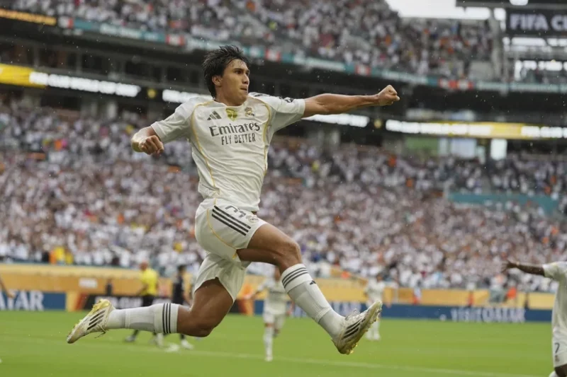 Гонсало Гарсия («Реал Мадрид») радуется голу, который он вчера забил «Ювентусу». Фото: Rebecca Blackwell / AP