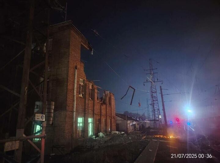 Железнодорожный вокзал на узловой станции Каменоломни после атаки БПЛА, Ростовская область, Россия. Фото: «Тютина»