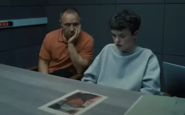 Кадр из фильма «Переходный возраст» со Стивеном Грэмом и Оуэном Купером