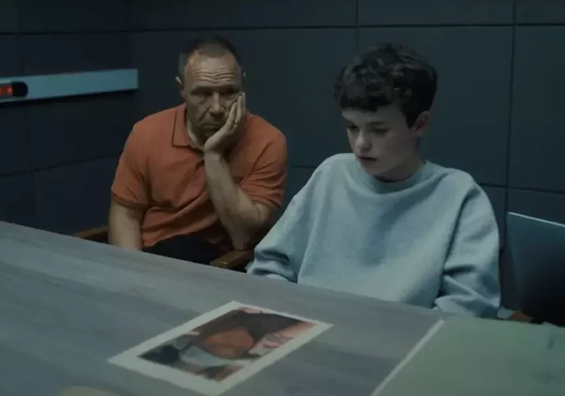 Кадр из фильма «Переходный возраст» со Стивеном Грэмом и Оуэном Купером