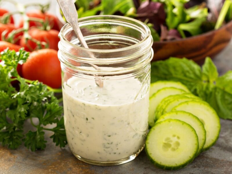 Йогуртовый соус с зеленью и горчицей для салатов