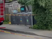 Мусорный бак, где нашли тело подростка. Скриншот видео Delfi.