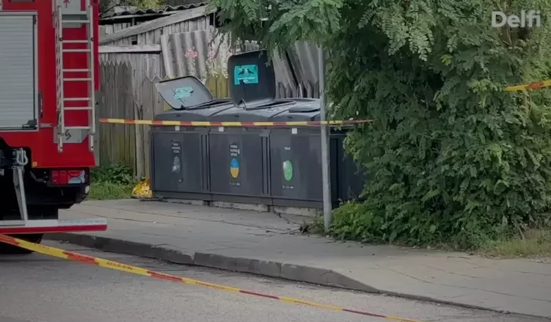 Мусорный бак, где нашли тело подростка. Скриншот видео Delfi.