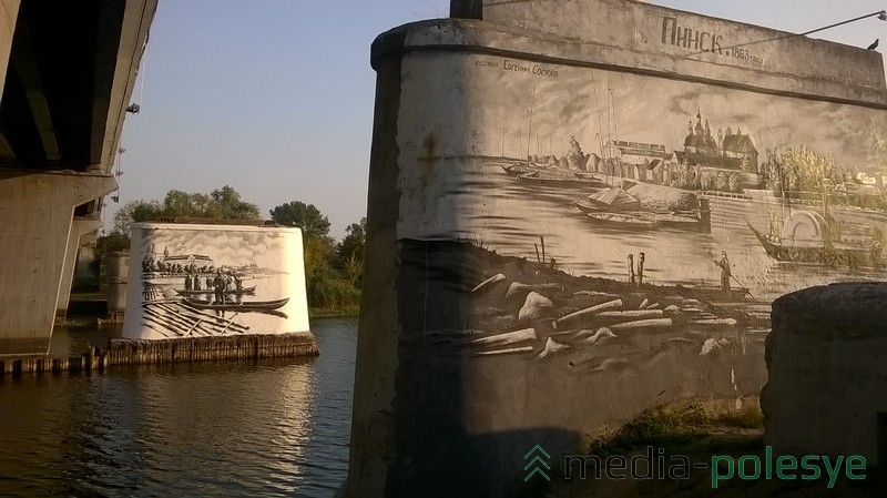 Так муралы выглядели первоначально. Фото из архива "Медиа-Полесья"
