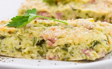 Рецепт пирога из цукини с ветчиной и сыром