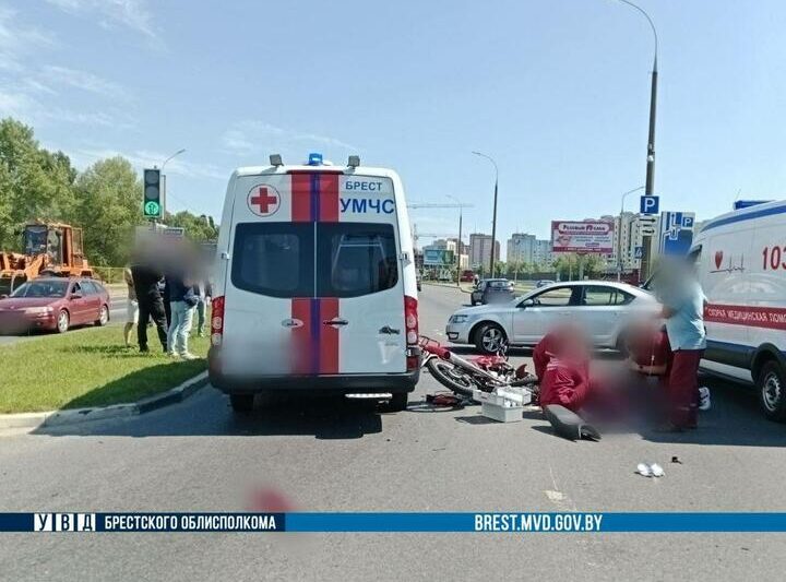 ДТП, в котором авто МЧС сбило 16-летнего мотоциклиста и тот умер. Брест, 3 августа 2025 года. Фото: УГАИ по Бресткой области