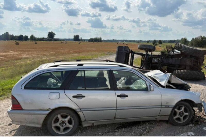 В ДТП в Лунинецком районе столкнулись МТЗ и Мерседес