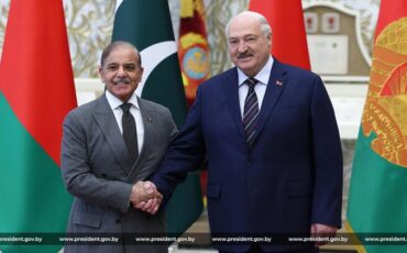 Александр Лукашенко с премьер-министром Пакистана Шахбазом Шарифом. 11 апреля 2025 года, Минск. Фото: president.gov.by