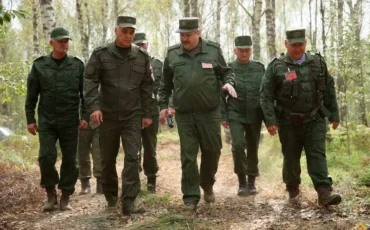 Госсекретарь Совета Безопасности Беларуси Александр Вольфович посещает учения»Запад-2025». Фото: Минобороны Беларуси