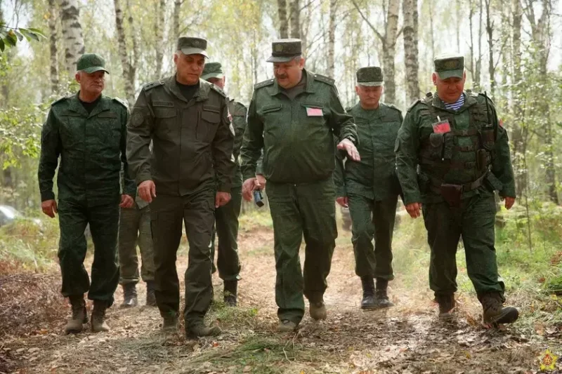 Госсекретарь Совета Безопасности Беларуси Александр Вольфович посещает учения»Запад-2025». Фото: Минобороны Беларуси