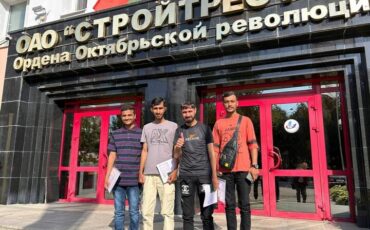 Трудовые мигранты из Пакистана при устройстве на работу в Стройтрест № 3 в Солигорске, сентябрь 2025 года. Фото: str3.by